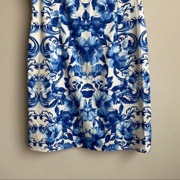 Forever 21/Blue & White Floral Form Fitting Dress - Picture 3 of 7